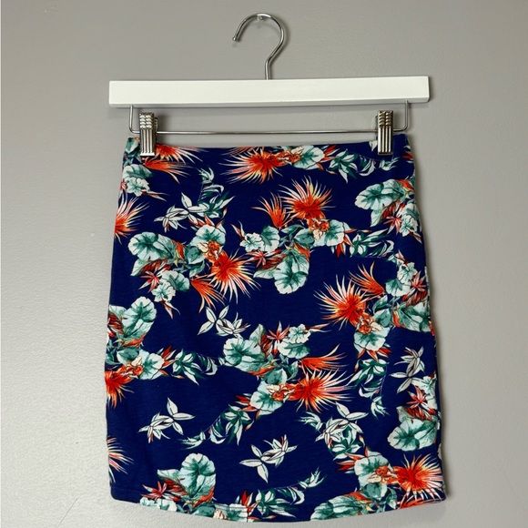 Lush Hawaiian floral mini skirt stretch blue cross over front size small - Picture 2 of 9